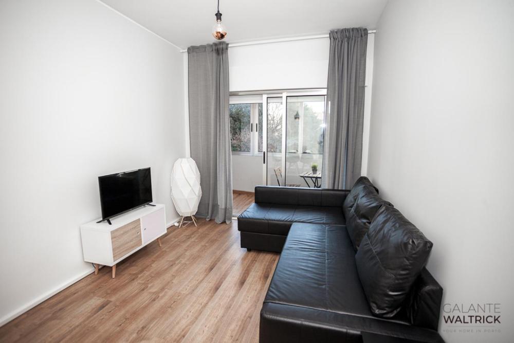 Downtown 3 Bedroom With Balcony - Quiet Street - Family Friendly - Groups Porto Ngoại thất bức ảnh