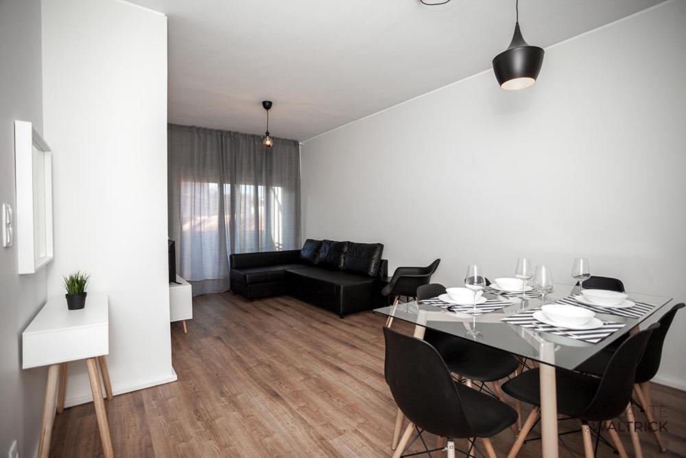 Downtown 3 Bedroom With Balcony - Quiet Street - Family Friendly - Groups Porto Ngoại thất bức ảnh