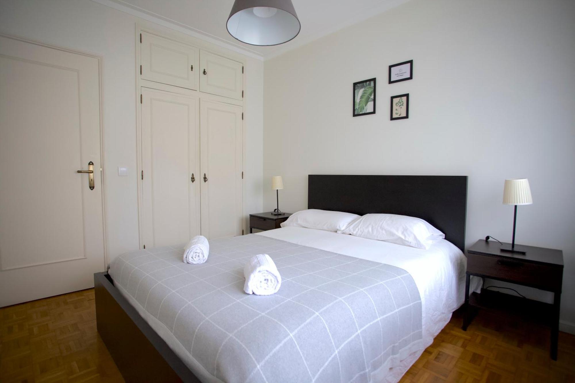 Downtown 3 Bedroom With Balcony - Quiet Street - Family Friendly - Groups Porto Ngoại thất bức ảnh