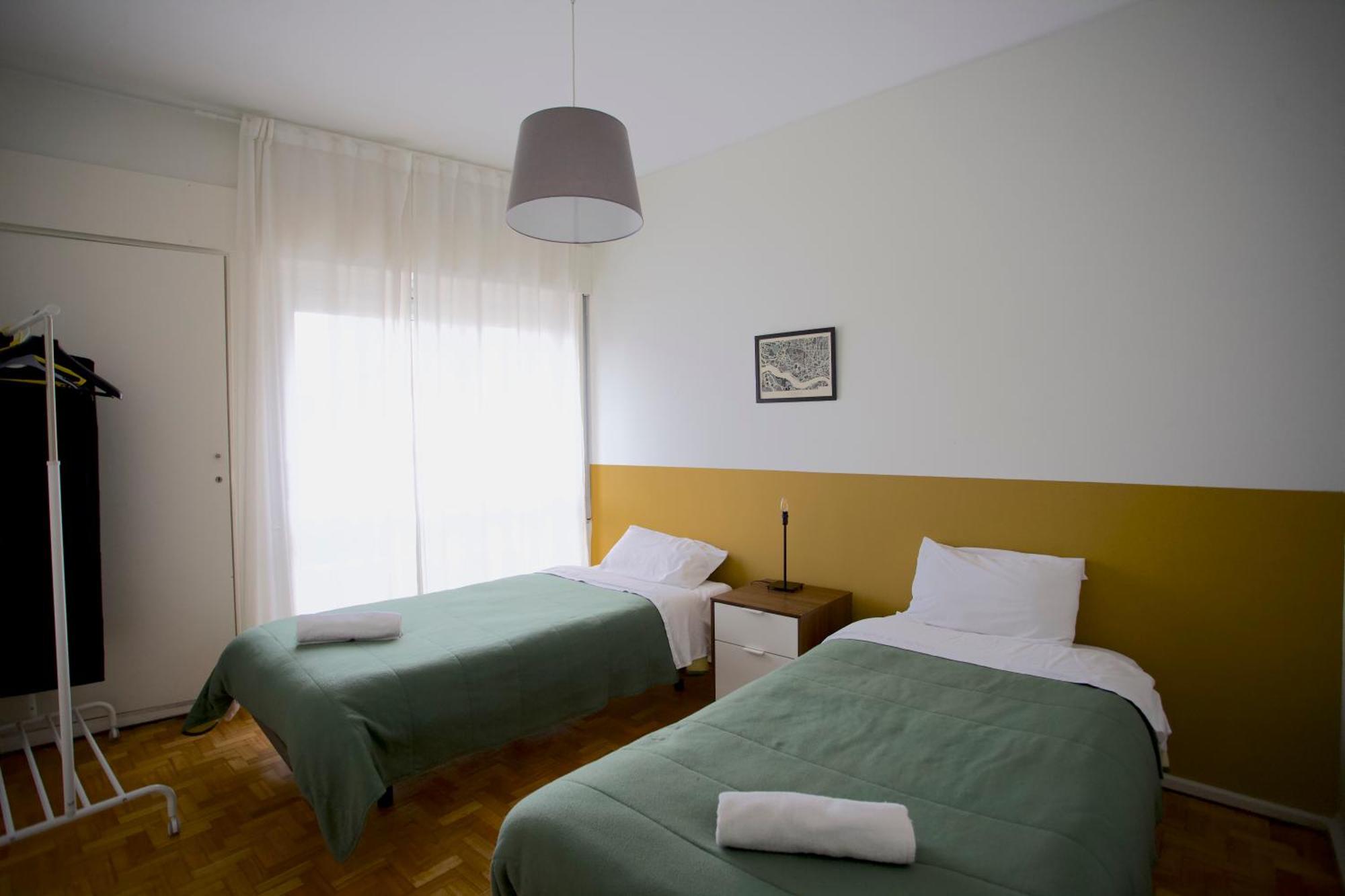 Downtown 3 Bedroom With Balcony - Quiet Street - Family Friendly - Groups Porto Ngoại thất bức ảnh